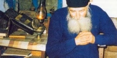 Св. Паисий Светогорец в килията си